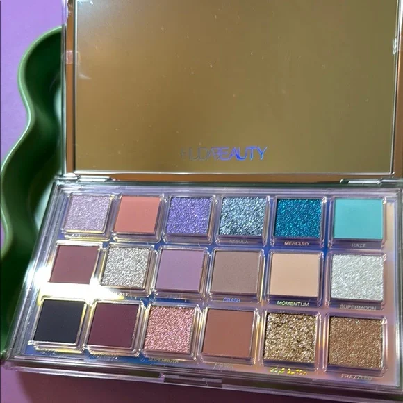 HUDA BEAUTY Mercury Retrograde Palette with Pastel Hues - Picture 5 of 5